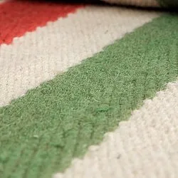 Unregelmäßiger Wollteppich - Kystaro (cremefarben/grün/rot)