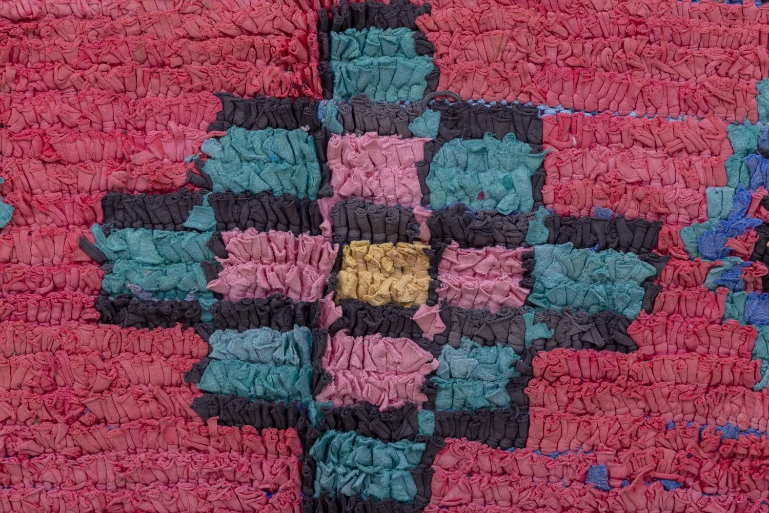 Marokkanische Berber Teppich Boucherouite 225 x 135 cm
