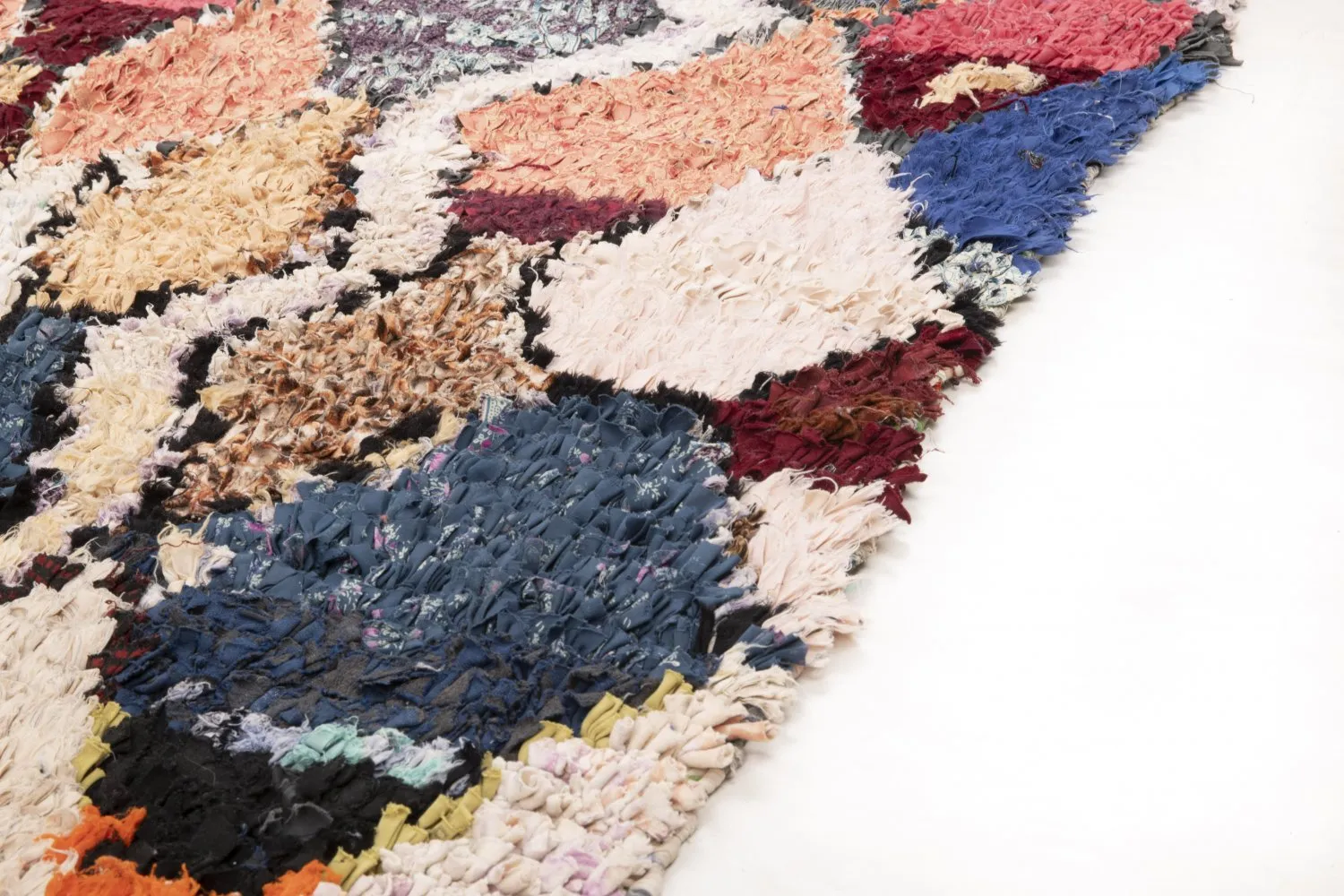 Marokkanischer Berber Teppich Boucherouite 200 x 145 cm