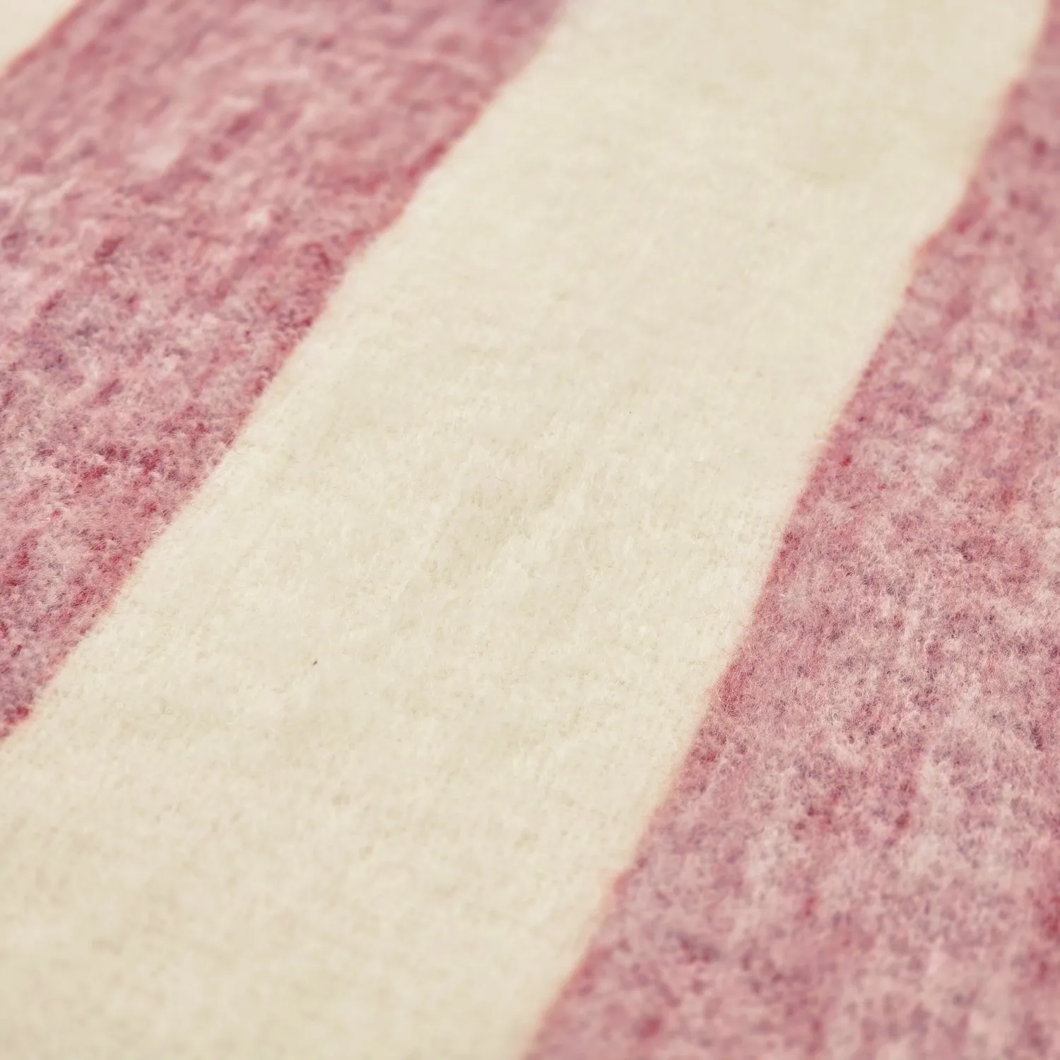 Decken - Wolldecke im Mischgewebe - Beatriz Stripe (rot/weiß)