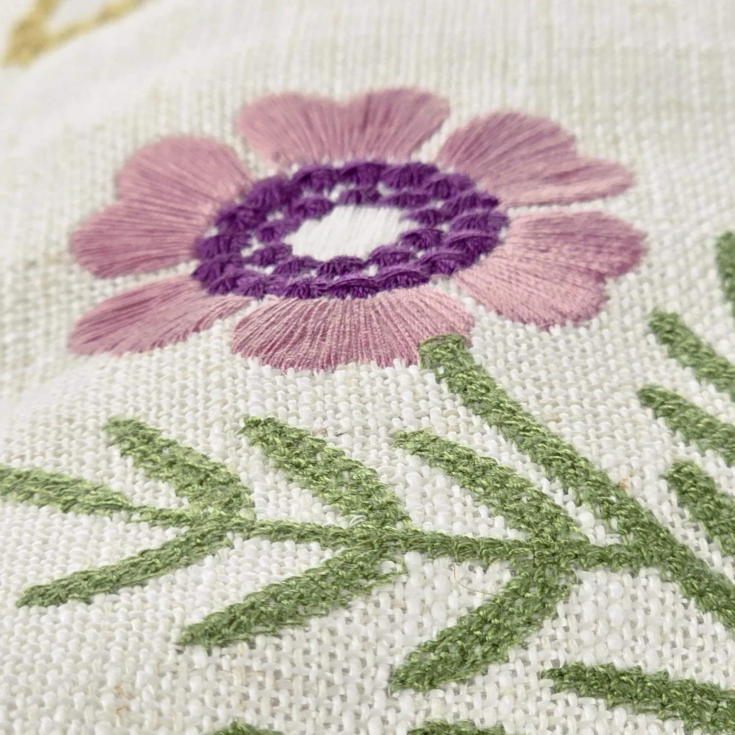 Kissenbezug - Esbo Embroidered Cushion Cover (mehrfarbig)