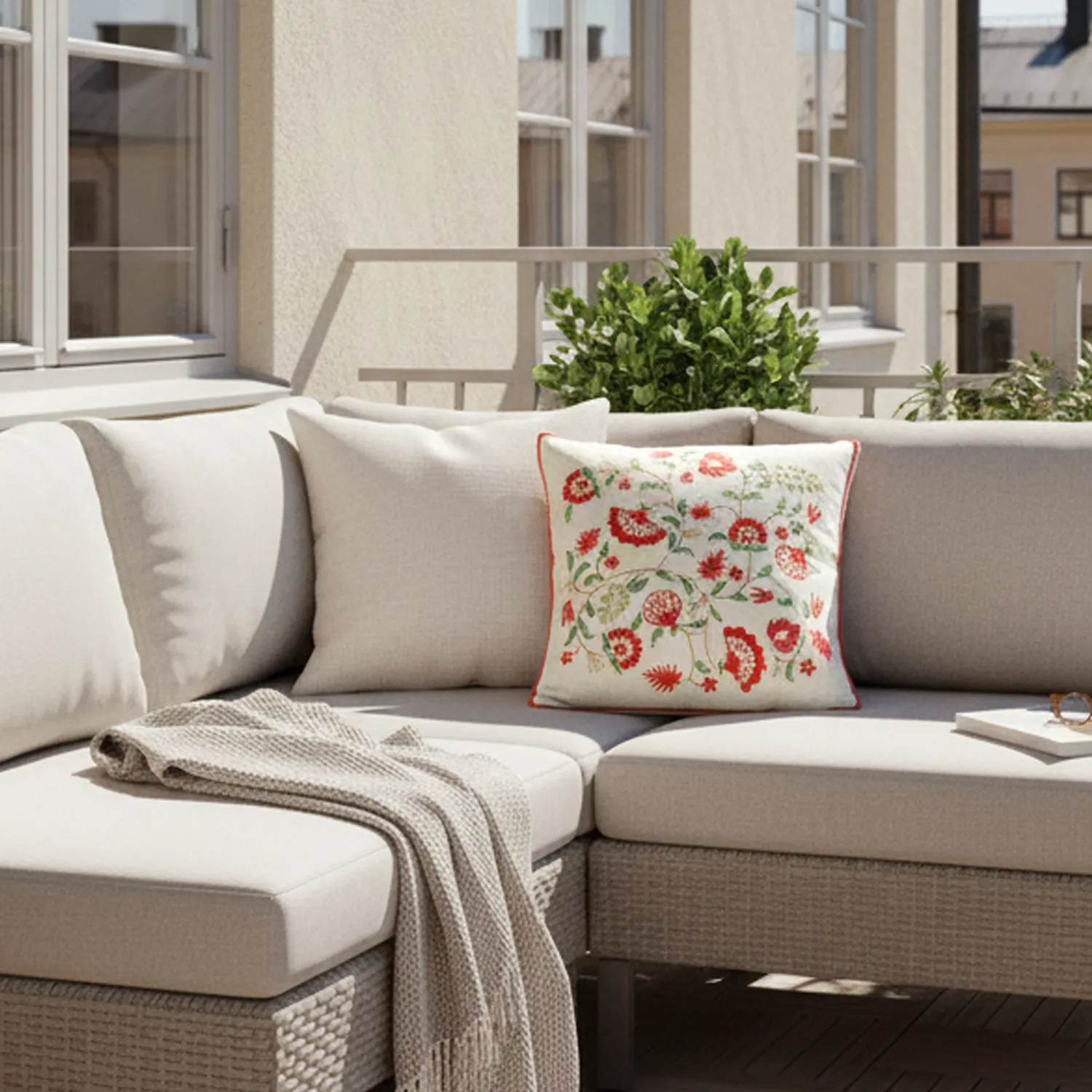 Kissenbezug - Kalmar Embroidered Cushion Cover (mehrfarbig)