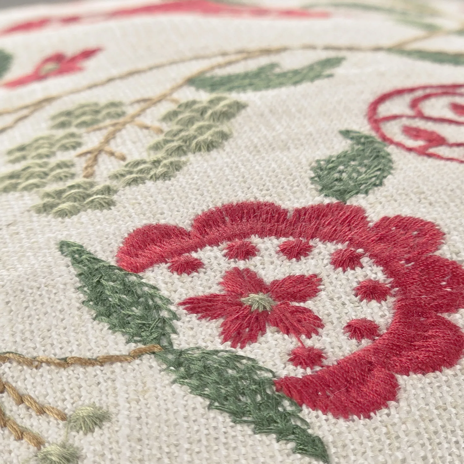 Kissenbezug - Kalmar Embroidered Cushion Cover (mehrfarbig)