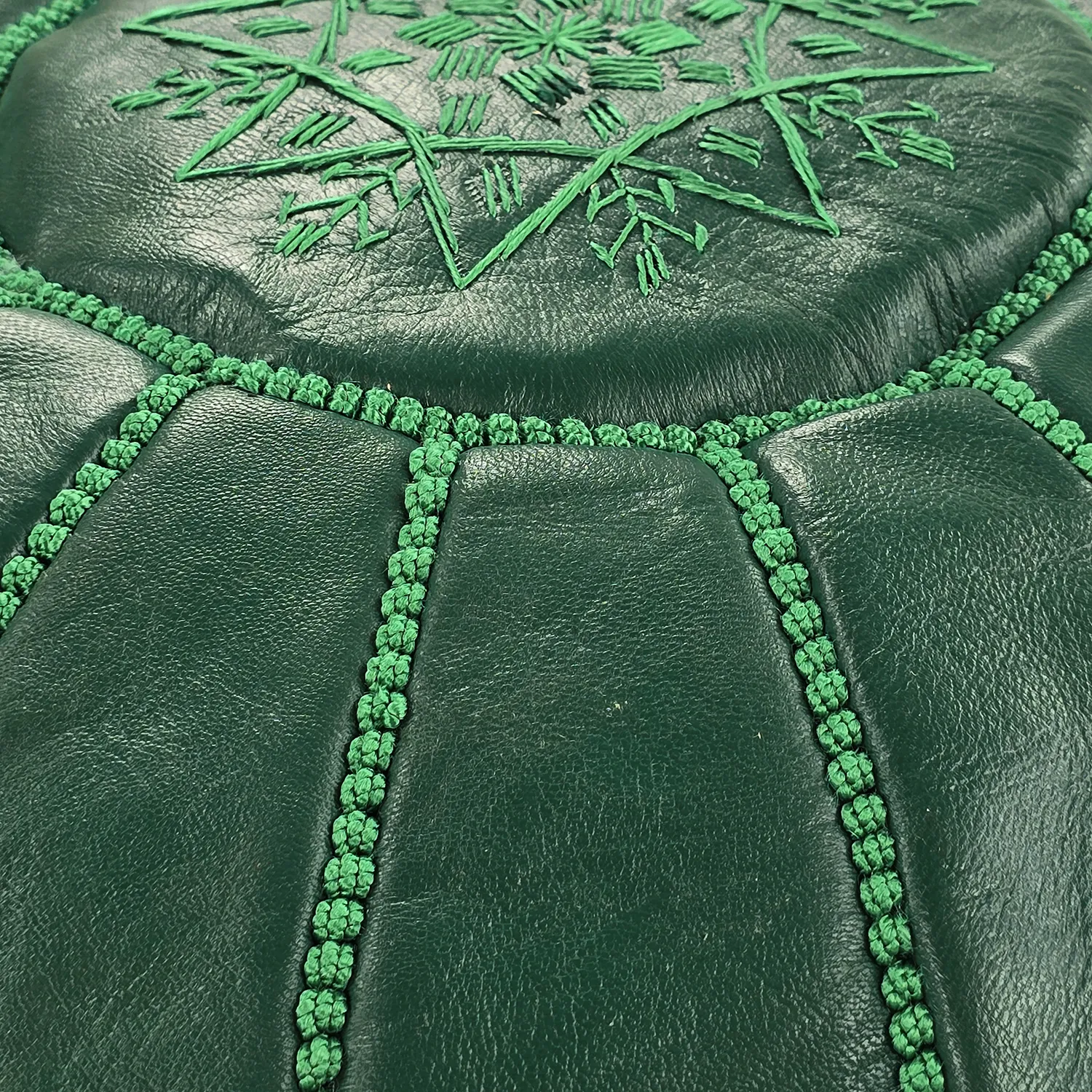 Sitzpoufs - Marokkanischer Leder-Pouf (dunkelgrün)