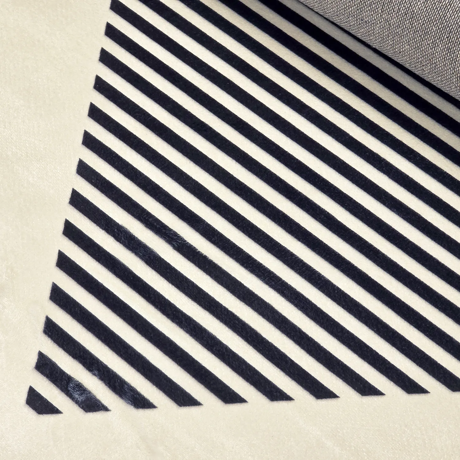 Wilton-Teppich - Pucon (schwarz/creme)